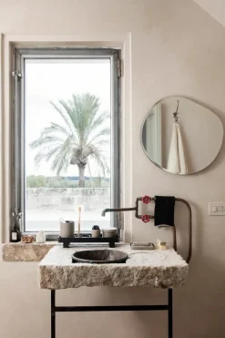 Ferm Living Pond Mirror lille, Dark Chrome fra Outlet