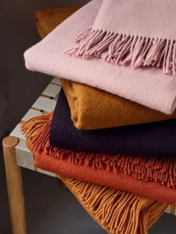 Silkeborg Uldspinderi Season Plaid, blackberry fra Hot