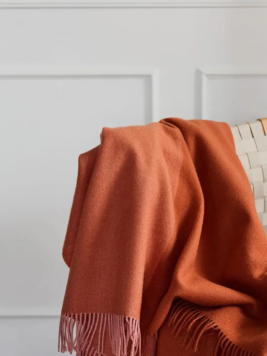Silkeborg Uldspinderi Secret Plaid, ocher/caramel fra Sale