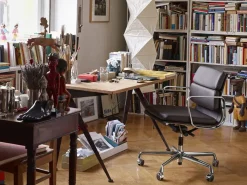 Vitra Soft Pad Chair EA 217 Kontorstol, sort læder/krom stel fra Hot