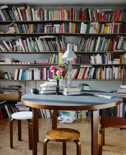 Artek Stool 60, walnut stained fra Online