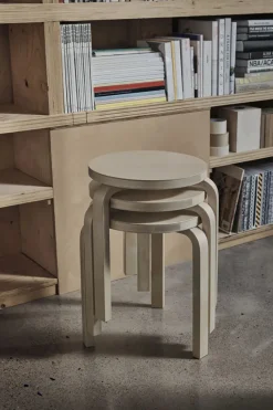 Artek Stool 60, walnut stained fra Online