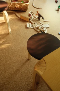 Artek Stool 60, walnut stained fra Online