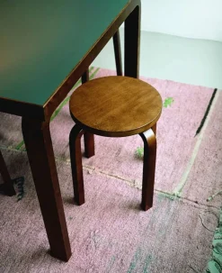 Artek Stool E60, walnut stained fra Discount