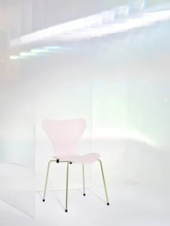 Fritz Hansen 70th Anniversary Edition 3107 Spisebordsstol, 7:14 AM Pink af Arne Jacobsen New