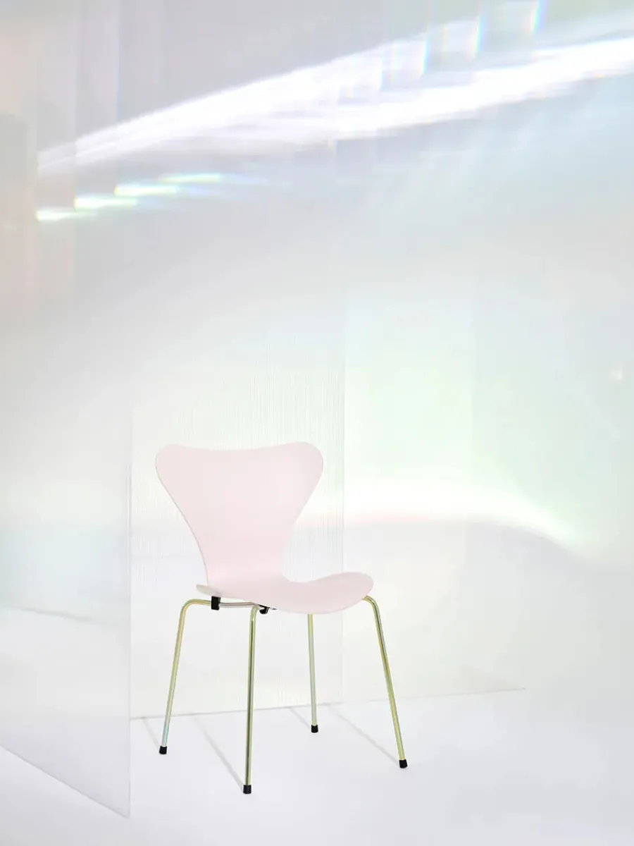 Fritz Hansen 70th Anniversary Edition 3107 Spisebordsstol, 7:14 AM Pink af Arne Jacobsen New