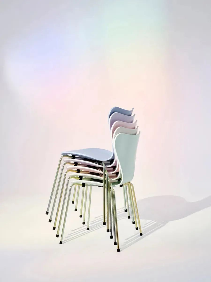 Fritz Hansen 70th Anniversary Edition 3107 Spisebordsstol, 7:14 AM Pink af Arne Jacobsen New