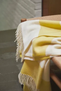 Silkeborg Uldspinderi The Sweater Plaid, golden yellow fra Online