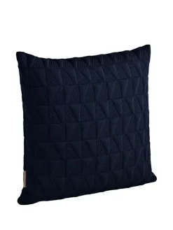 Fritz Hansen Trapez Pude 50x50 i midnight blue af Arne Jacobsen Outlet