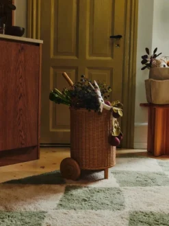 Ferm Living Tukki Trolley – naturlig rattan vogn fra Discount