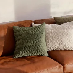 Fritz Hansen Vertigo Pude 60x40 i sand af Arne Jacobsen