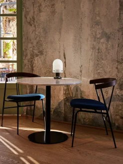 GUBI Violin Dining Chair, american walnut fra Sale