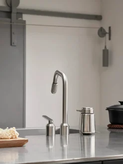 Vipp 9 Sæbedispenser, Stainless Steel fra Hot