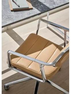 Vipp 453 Swivel+ Chair, bosco grøn læder fra Clearance