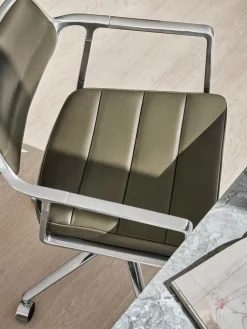 Vipp 453 Swivel+ Chair, bosco grøn læder fra Clearance