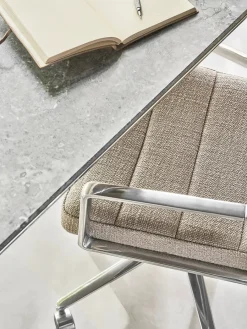 Vipp 453 Swivel+ Chair m/hjul, dark sand tekstil fra Clearance