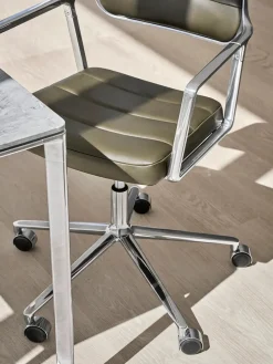 Vipp 453 Swivel+ Chair m/hjul, sort læder fra Discount