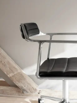 Vipp 452 Swivel Chair m/hjul, sort læder fra Best