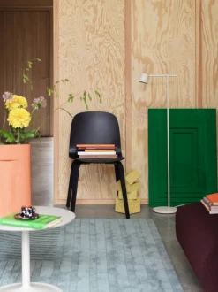 Muuto Visu Chair, wood base fra New