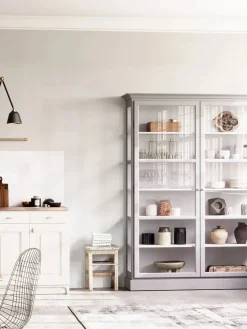Lindebjerg Design Vitrineskab Classic V2, lys grå fra New