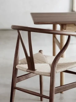 Carl Hansen & Søn Y-stol CH24, Eg røget olie af Hans J. Wegner
